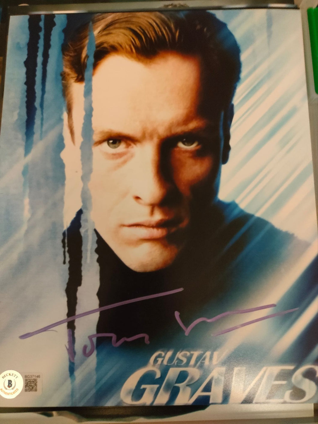 Toby Stephens w Beckett Authentication signed 8x10